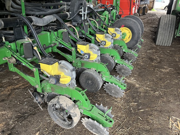 2004 John Deere 1770NT CCS Planter