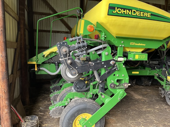 2004 John Deere 1770NT CCS Planter