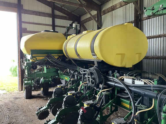 2004 John Deere 1770NT CCS Planter