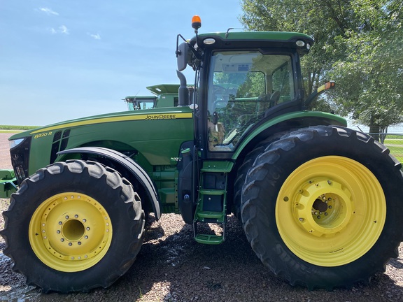 2015 John Deere 8320R Tractor