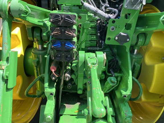 2015 John Deere 8320R Tractor