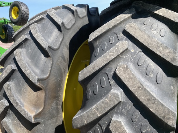 2015 John Deere 8320R Tractor