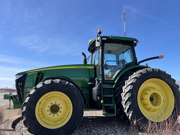 2015 John Deere 8320R Tractor