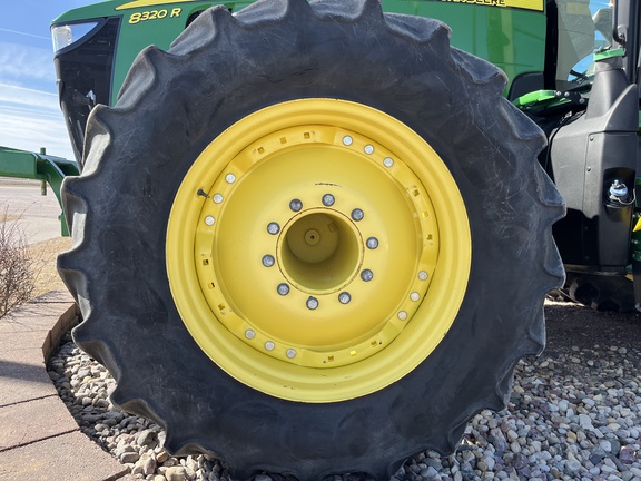 2015 John Deere 8320R Tractor