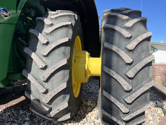 2015 John Deere 8320R Tractor