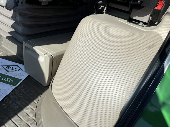 2015 John Deere 8320R Tractor