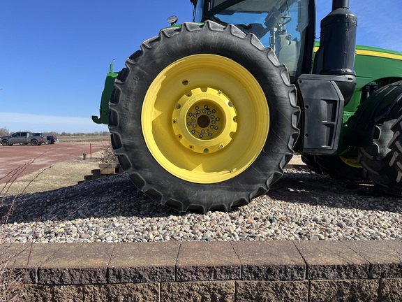 2015 John Deere 8320R Tractor