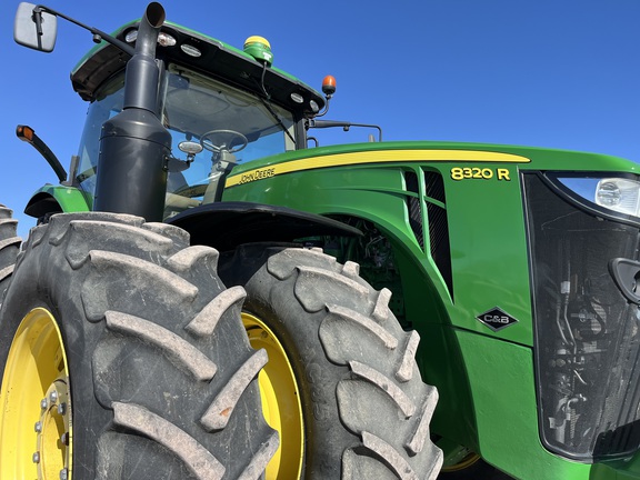 2015 John Deere 8320R Tractor