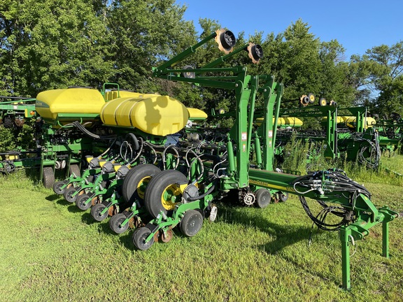 2013 John Deere 1770NT CCS Planter