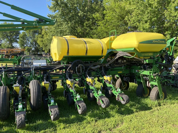 2013 John Deere 1770NT CCS Planter