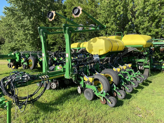 2013 John Deere 1770NT CCS Planter