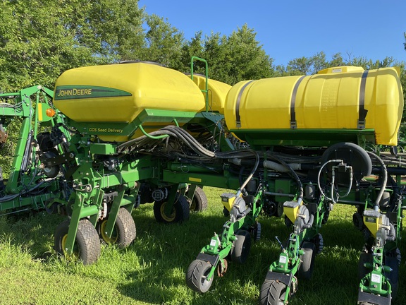 2013 John Deere 1770NT CCS Planter