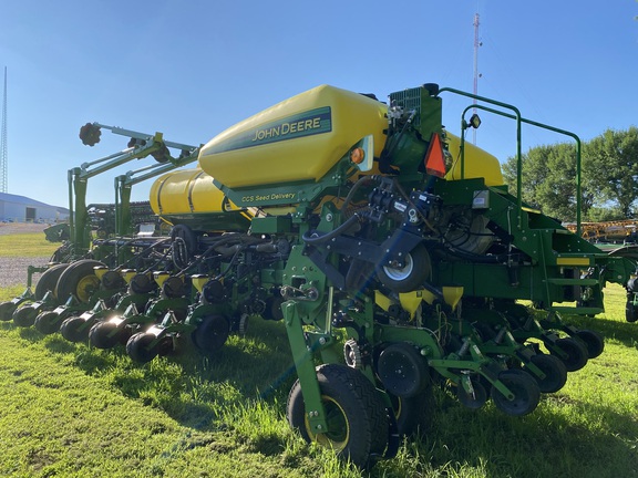 2013 John Deere 1770NT CCS Planter