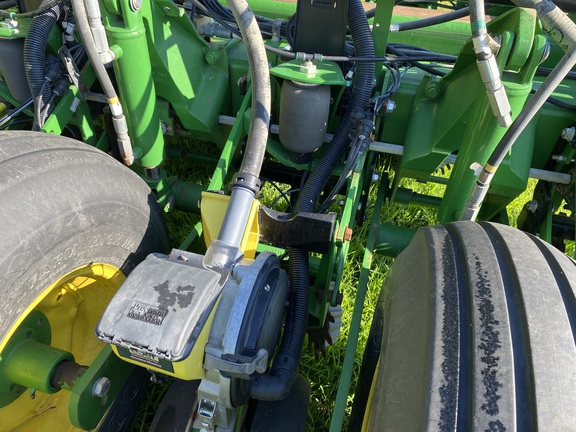 2013 John Deere 1770NT CCS Planter