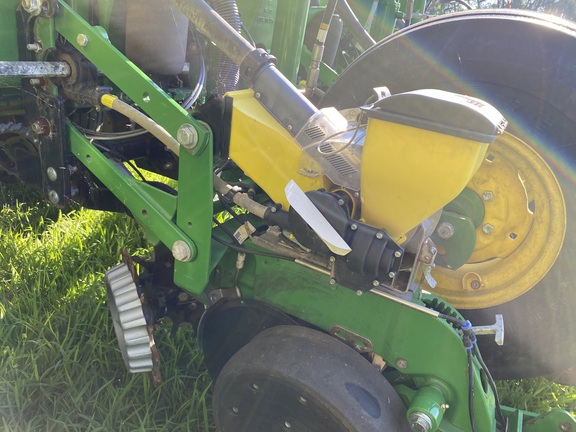2013 John Deere 1770NT CCS Planter