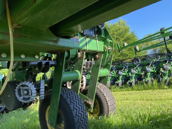 2013 John Deere 1770NT CCS Planter