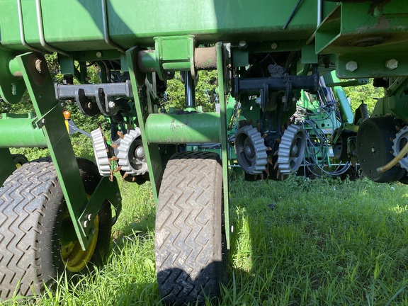 2013 John Deere 1770NT CCS Planter