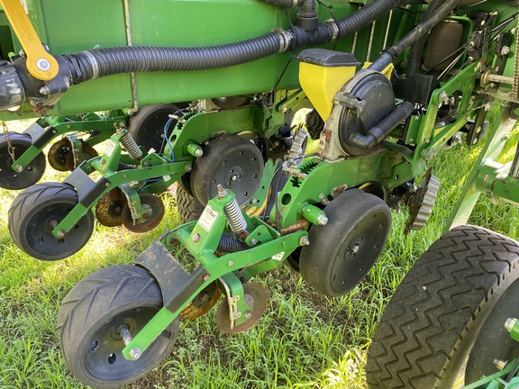 2013 John Deere 1770NT CCS Planter