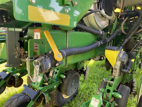 2013 John Deere 1770NT CCS Planter