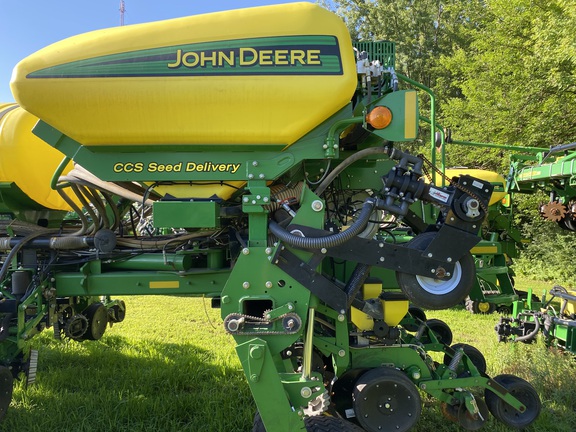 2013 John Deere 1770NT CCS Planter