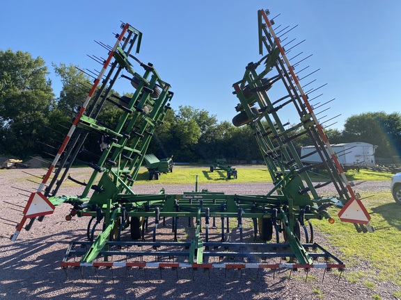 1989 John Deere 960 Field Cultivator