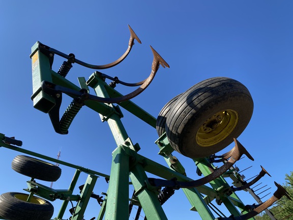 1989 John Deere 960 Field Cultivator