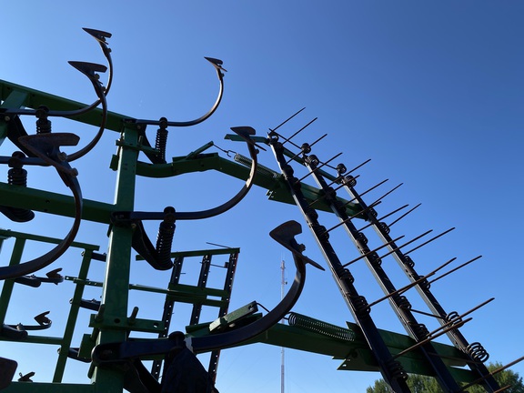 1989 John Deere 960 Field Cultivator