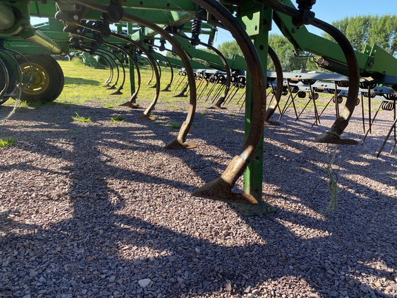 1989 John Deere 960 Field Cultivator