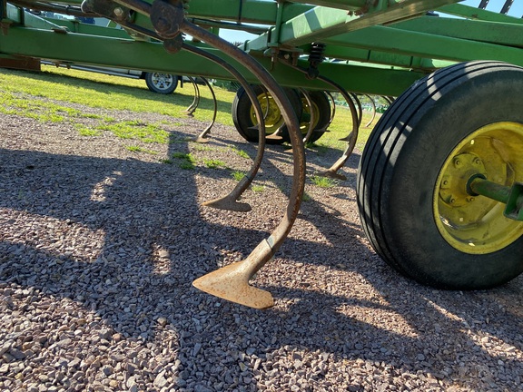 1989 John Deere 960 Field Cultivator
