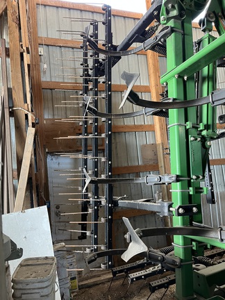 2009 John Deere 2210 Field Cultivator