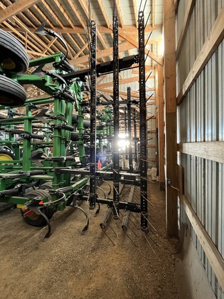 2009 John Deere 2210 Field Cultivator