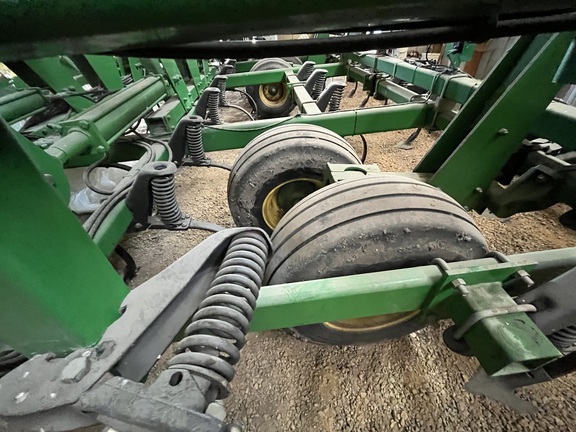2009 John Deere 2210 Field Cultivator