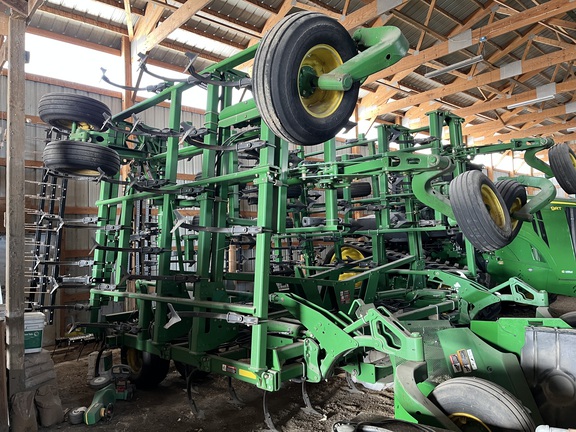 2009 John Deere 2210 Field Cultivator