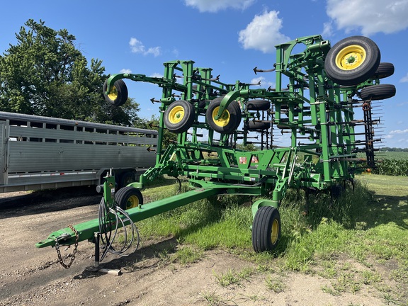 2009 John Deere 2210 Field Cultivator