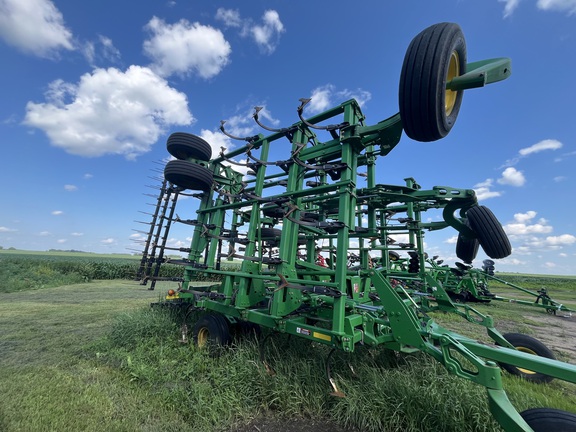 2009 John Deere 2210 Field Cultivator