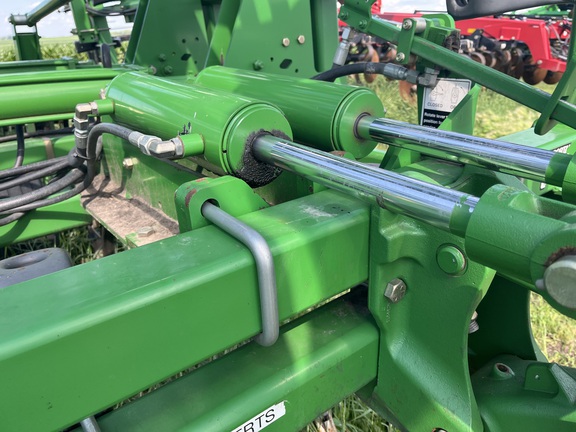 2009 John Deere 2210 Field Cultivator