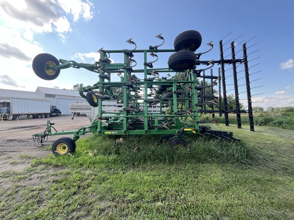 2009 John Deere 2210 Field Cultivator