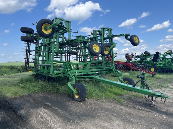 2009 John Deere 2210 Field Cultivator