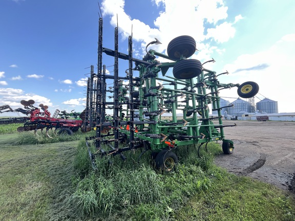 2009 John Deere 2210 Field Cultivator