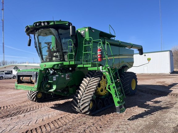 2023 John Deere S780 Combine