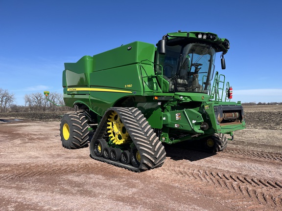 2023 John Deere S780 Combine