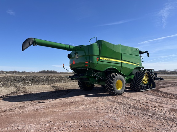 2023 John Deere S780 Combine