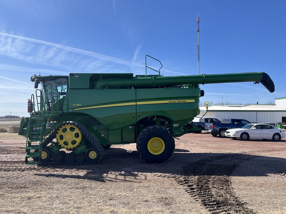 2023 John Deere S780 Combine