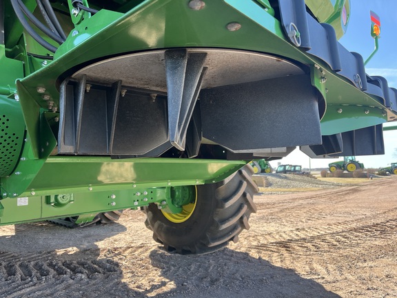 2023 John Deere S780 Combine