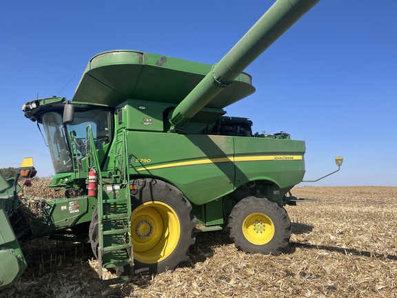 2022 John Deere S790 Combine