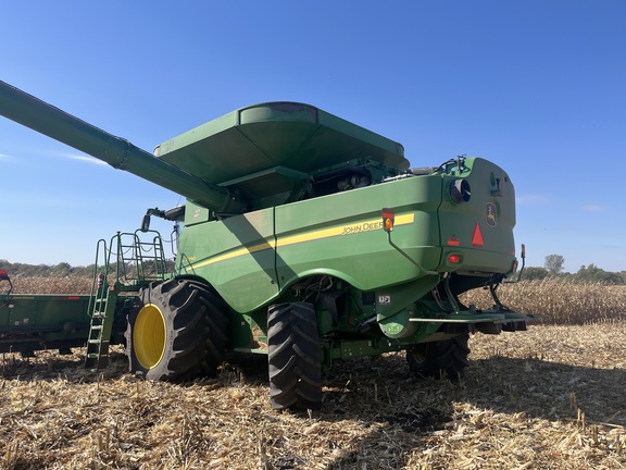 2022 John Deere S790 Combine