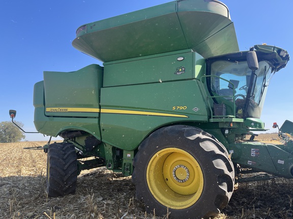 2022 John Deere S790 Combine