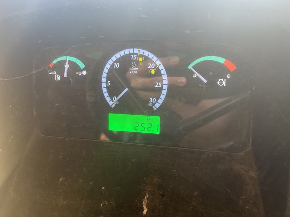 2016 John Deere 5055E Tractor