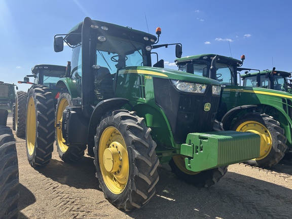 2012 John Deere 7215R Tractor