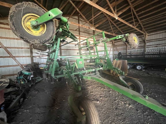 2012 John Deere 2410 Chisel Plow
